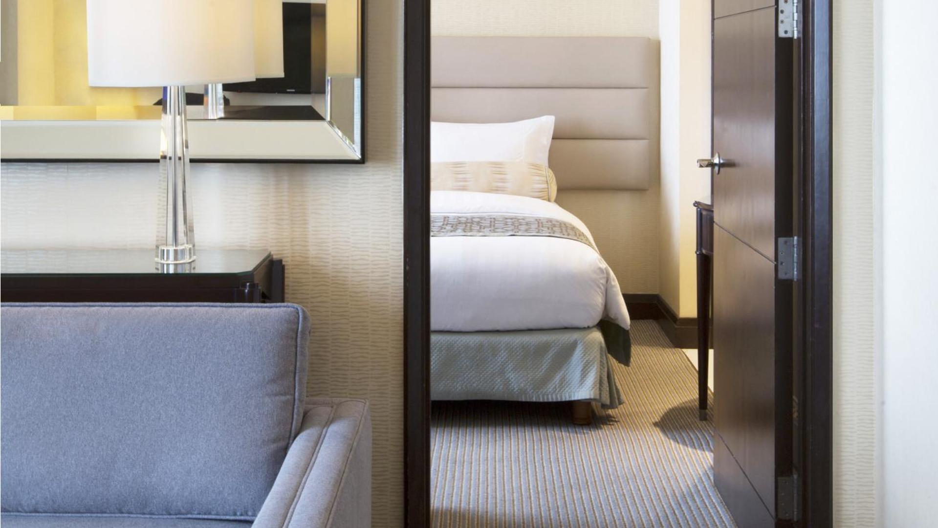 Crimson Filinvest City, Manila 5*
