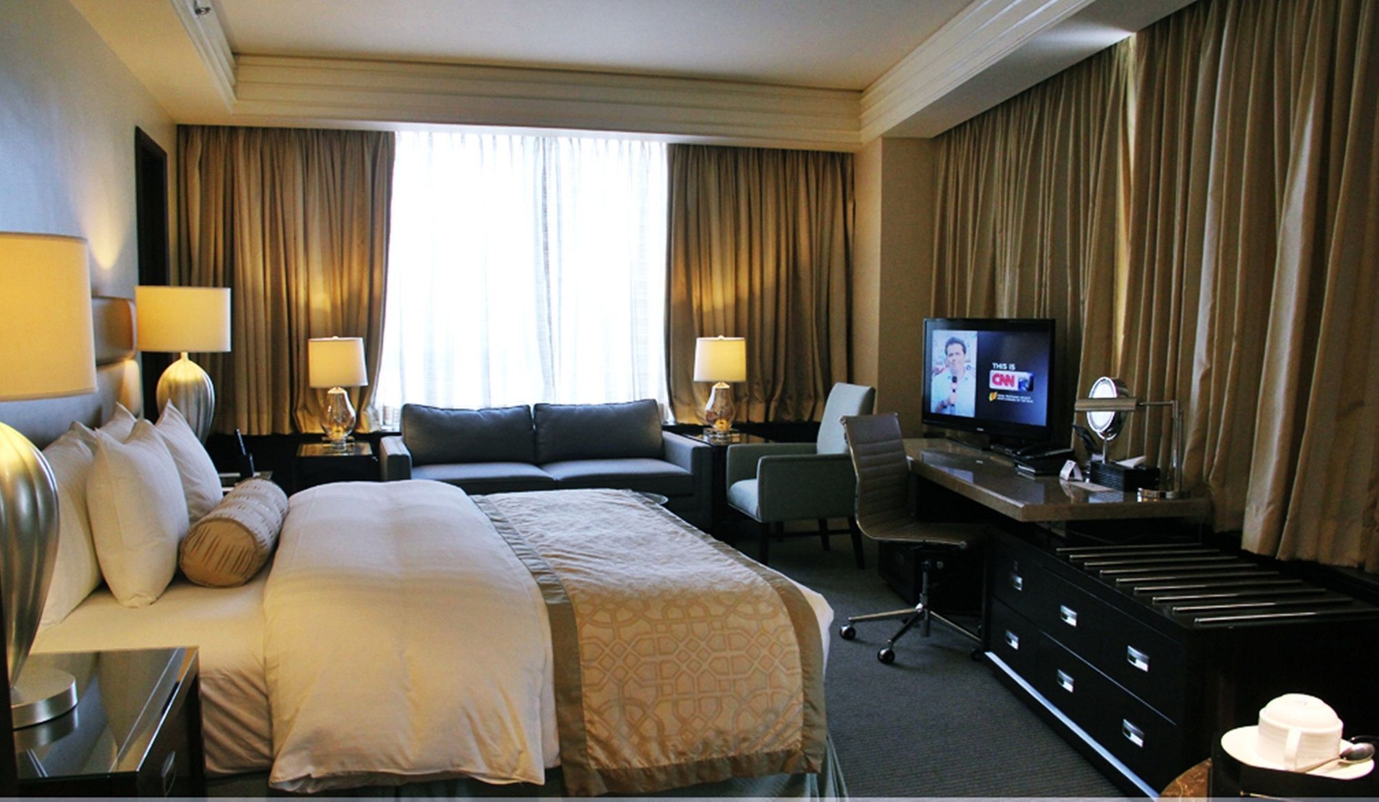 Hotel Crimson Filinvest City, Manila