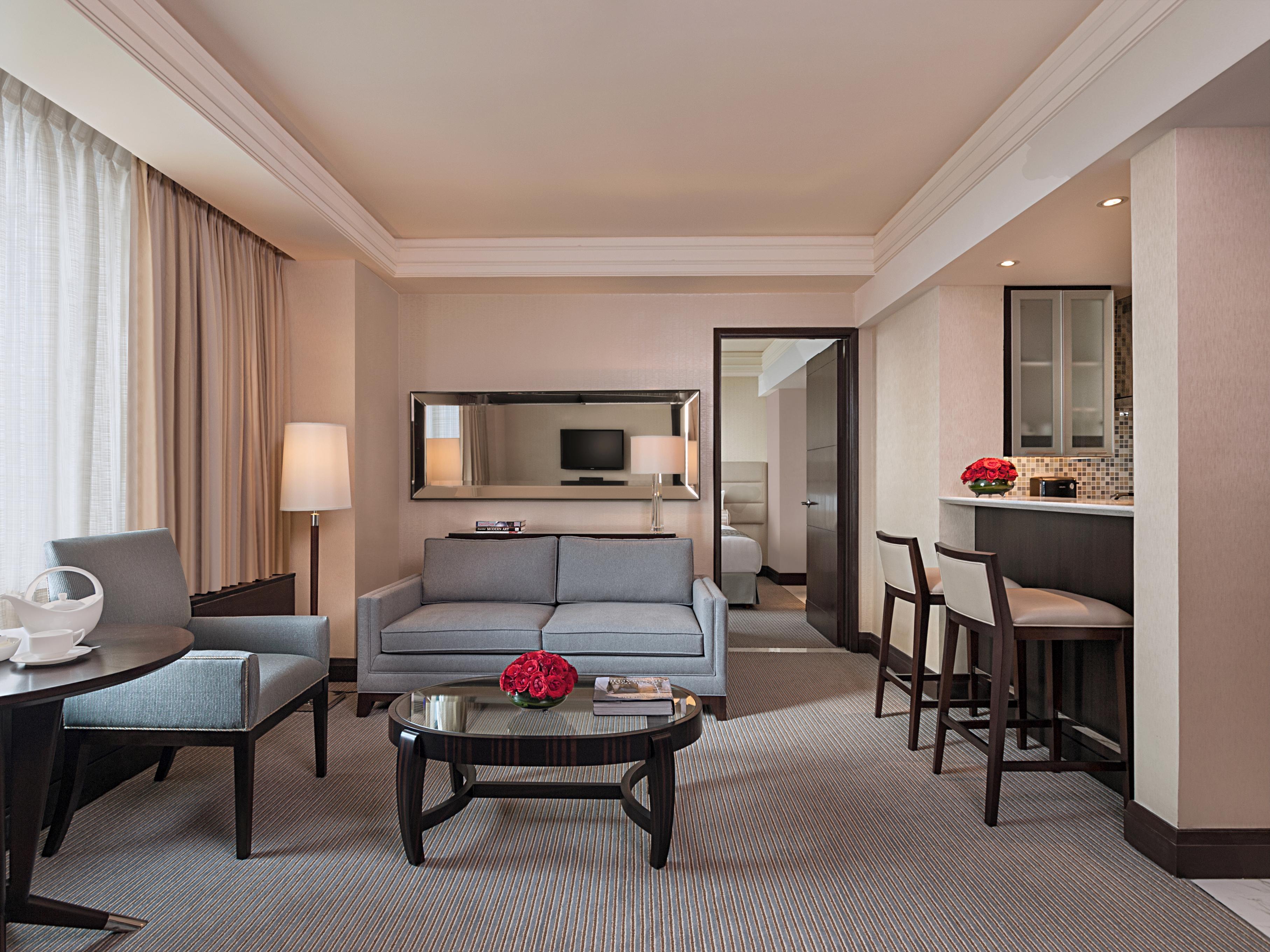 Crimson Filinvest City, Manila Hotel