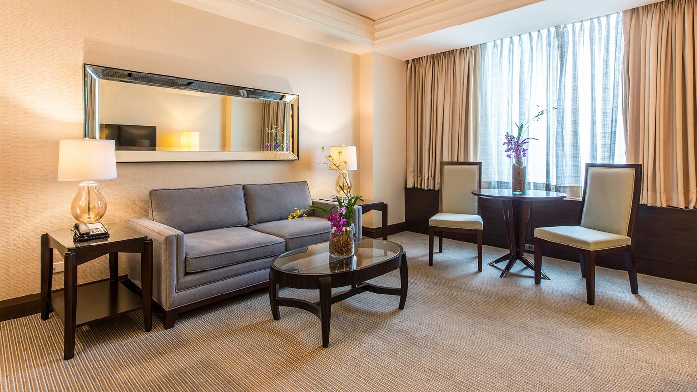 Crimson Filinvest City, Manila Hotel