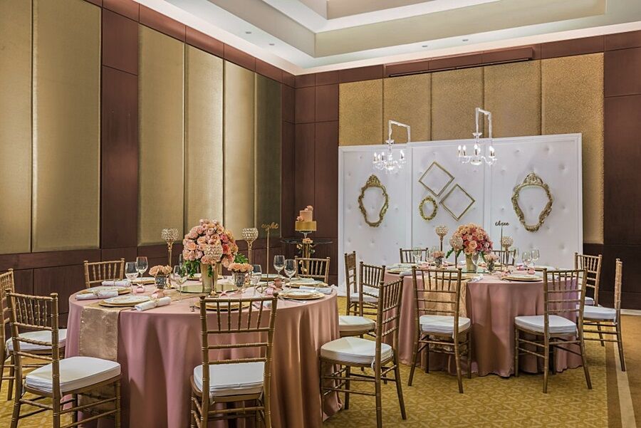 Hotel Crimson Filinvest City, Manila