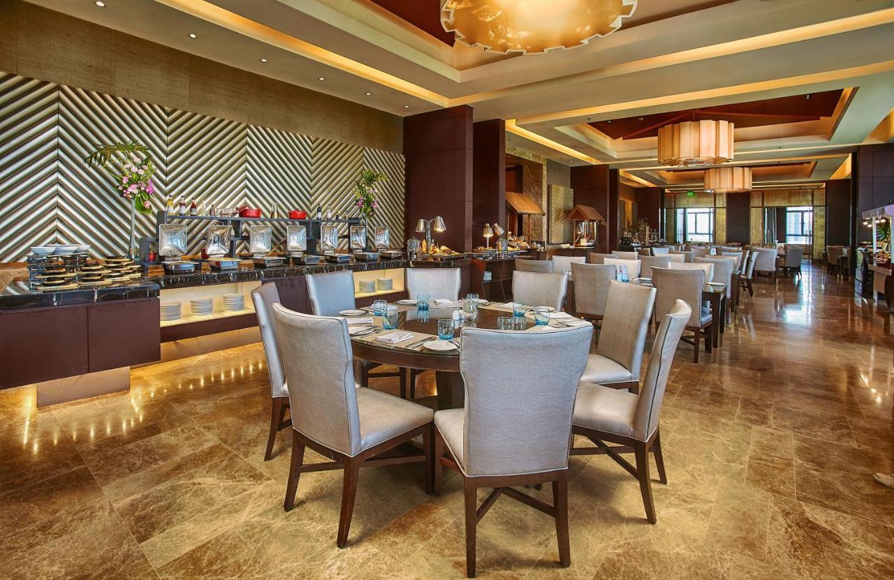 Hotel Crimson Filinvest City, Manila