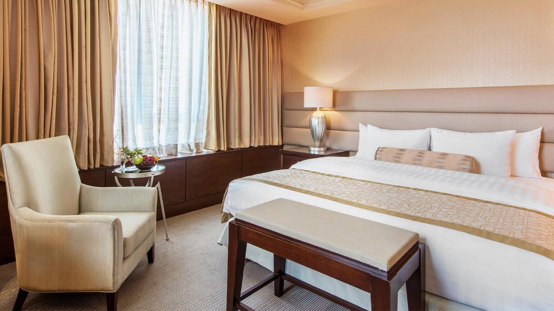 Crimson Filinvest City, Manila Hotel 5*