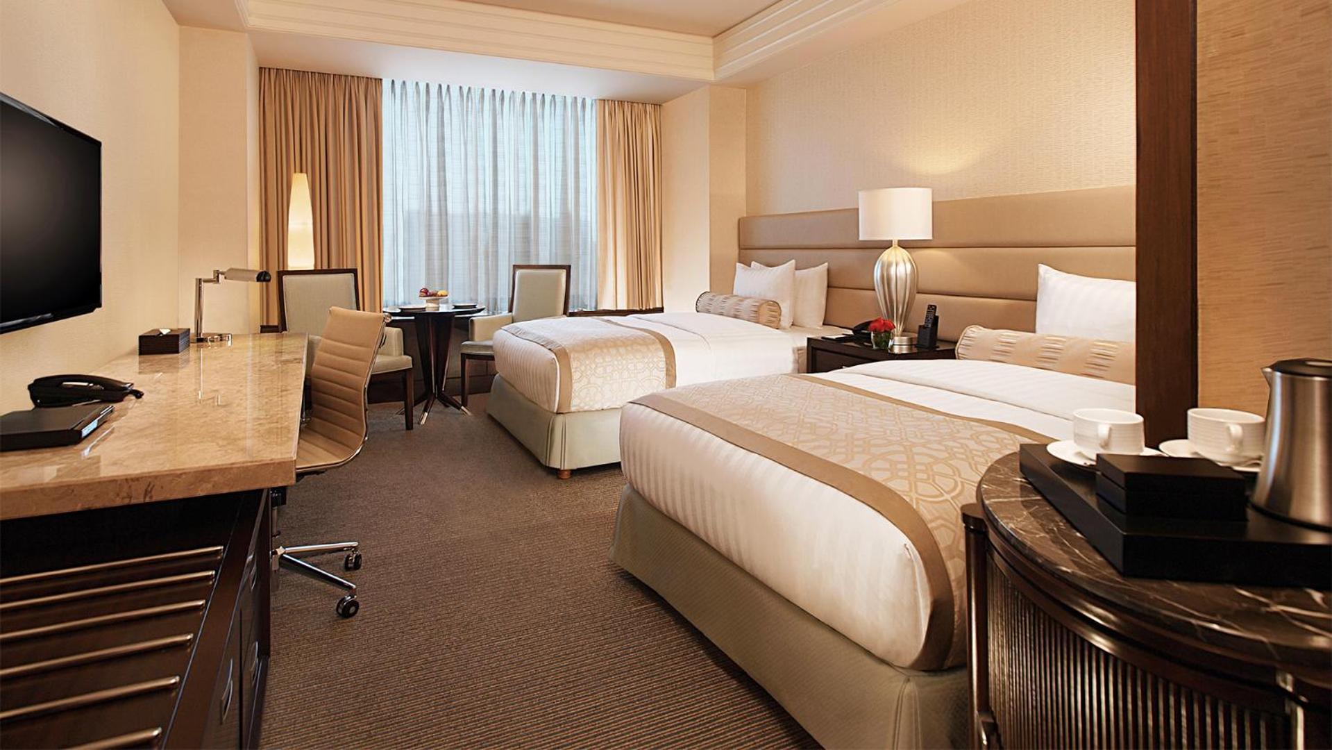 Hotel Crimson Filinvest City, Manila 5*